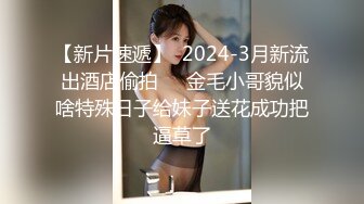 漂亮少妇 瓶子塞到我的逼里 好胀被塞满了塞的我脸都红了 白浆都出来了 水喷好高 就这样玩我的浪穴