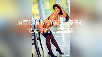 YC商场抄底碎花裙玛丽珍鞋女神 掀裙岔腿露出微湿白内和黑