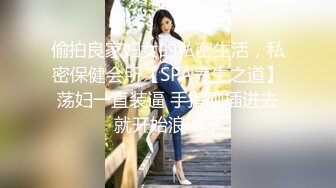 商场女厕近距离偷窥白裤子美女的肥美大肉鲍