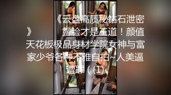 健身房里约站女教练