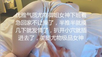  粉色头发卡哇伊眼镜萌妹子啪啪，特写深喉交上骑乘晃动大奶，无毛逼逼掰穴特写