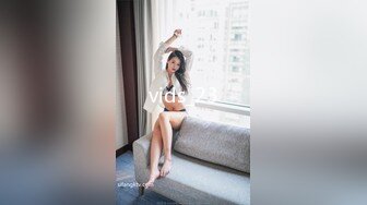 19甜美少女初下海！大姨妈还没走完！娇小身材全裸小秀，一线天无毛嫩穴，贫乳奶子揉捏奶头